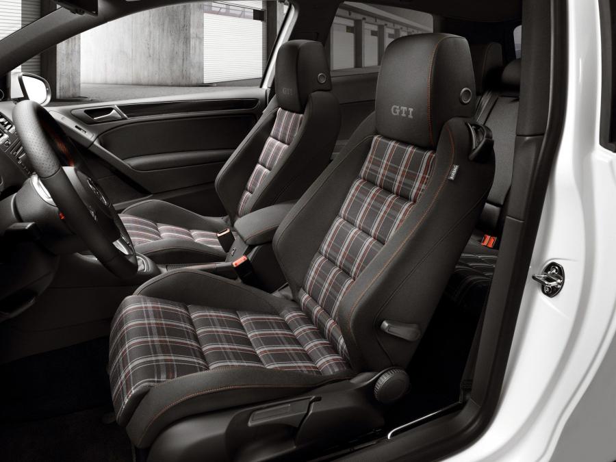  Volkswagen Golf GTi 2008 года  (фото 18 из 83)